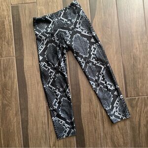 Goldsheep Black & Gray Snakeskin Print Cropped Leggings Sz XS
